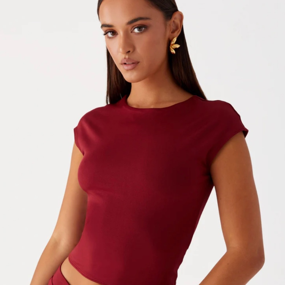 red / burgundy tee shirt
